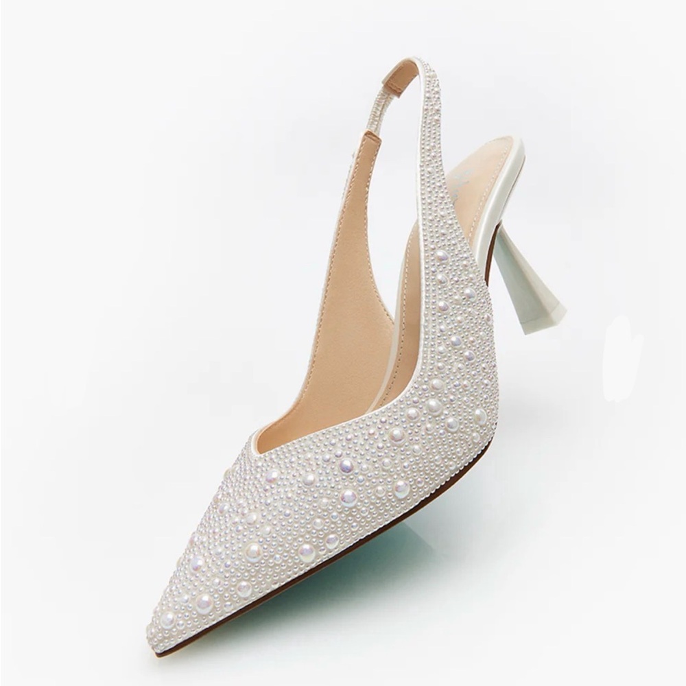 [SOLD] Betsey Johnson Clark Slingback Heel - Ivory - Size 6.5W